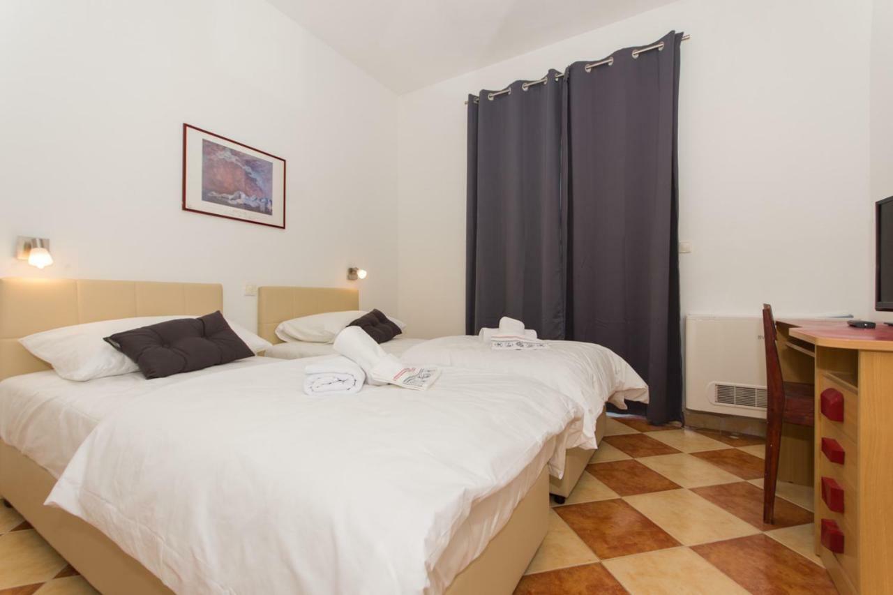Guesthouse Vakans Slatine Exterior photo