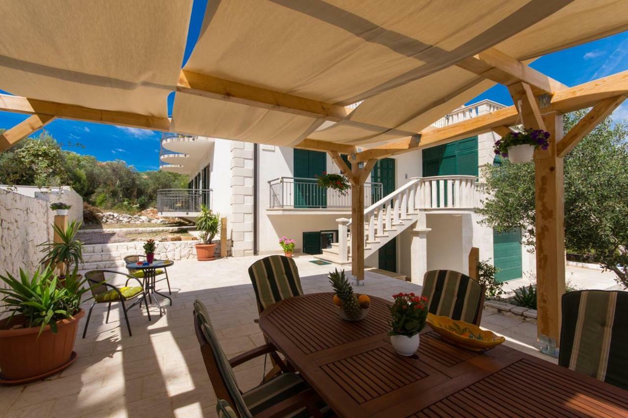 Guesthouse Vakans Slatine Exterior photo